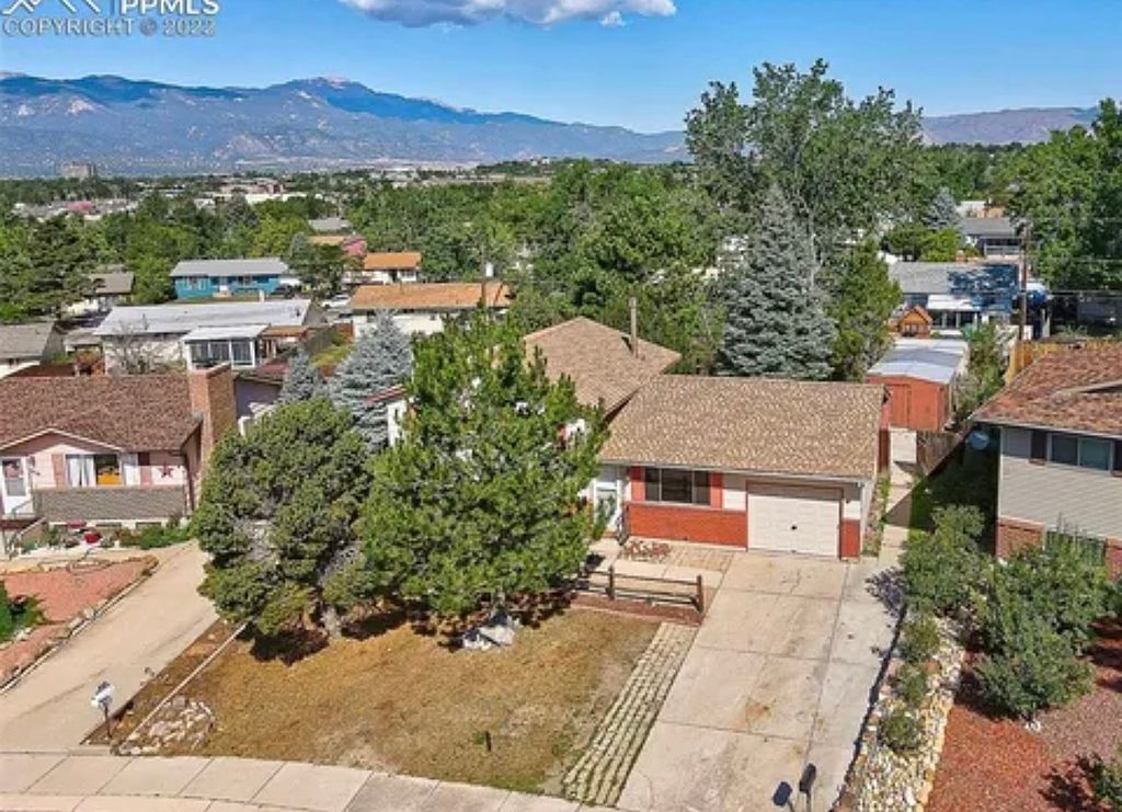 318 Kenwood Cir - Property Image