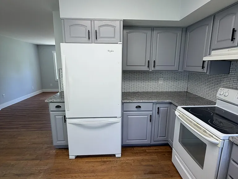 721 Wayland Dr — Photo 10