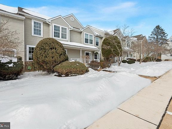 3rd image of 860 Amber Ln