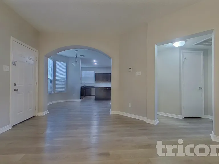 4916 Dougal Ave — Photo 2