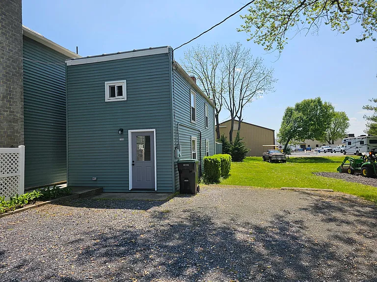 208B Old River Rd — Photo 11