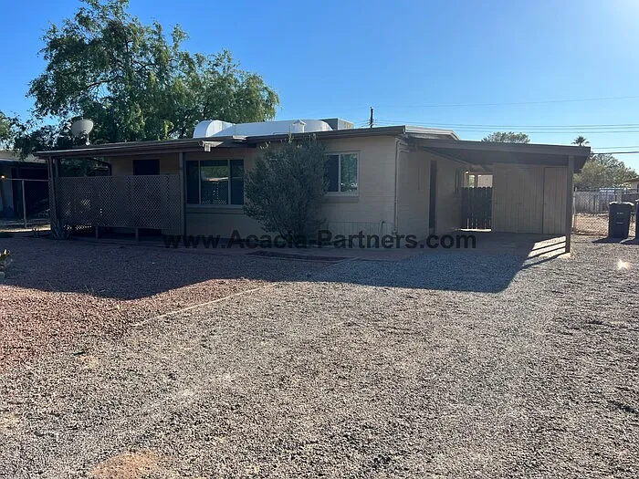 2833 N Desert Ave