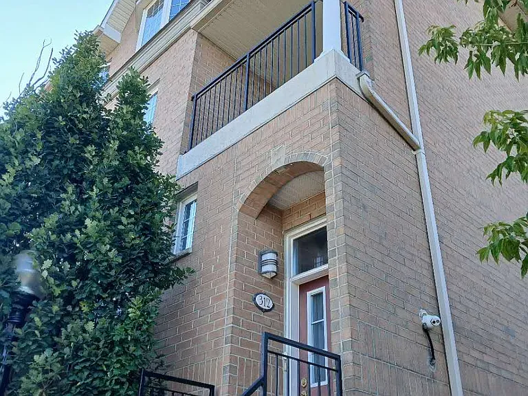 312 Grandview Way — Photo 2