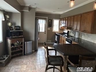 4th image of 186 Burlington Ave