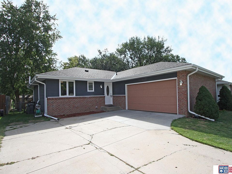 1st image of 4720 S 56th St