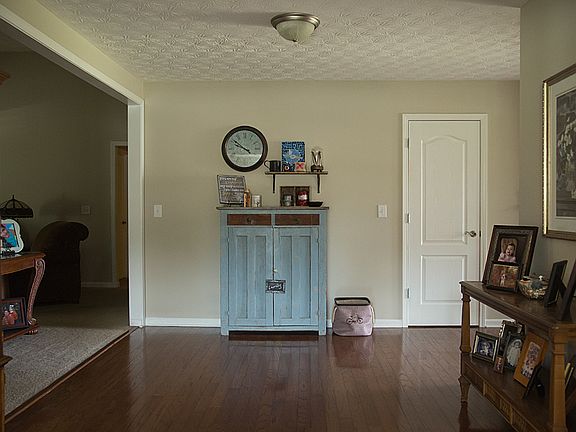 5th image of 111 Lucille Ln