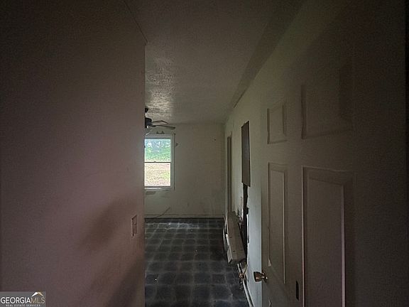 3rd image of 211 W Mulberry St