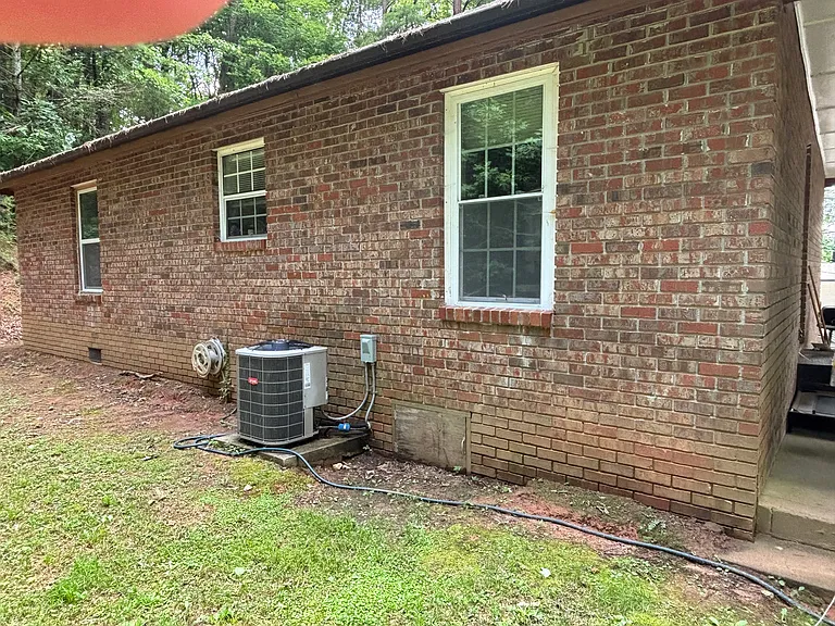 330 Clayton Ave — Photo 6