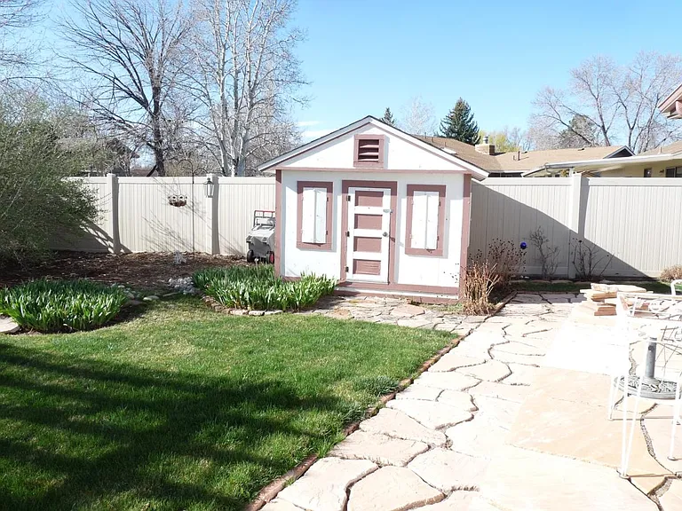 3236 Camelot Dr — Photo 4