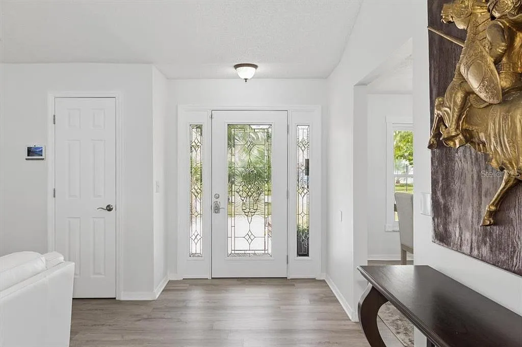 3 bed, 2.0 bath, 1550 sqft, $3,800 — Photo 4