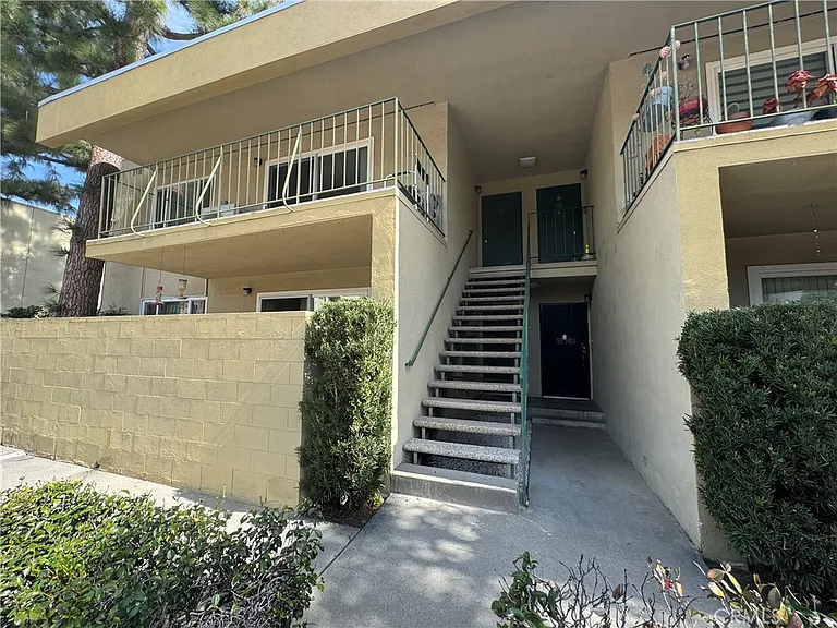 11138 Aqua Vista St — Photo 3