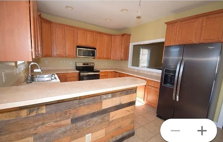 3 bed, 3.5 bath, 2368 sqft, $2,000 — Photo 3