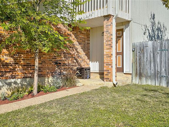 3rd image of 6813 Thorncliffe Dr APT A