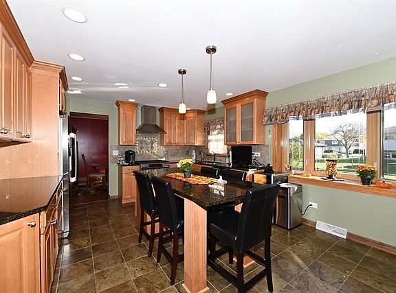 3rd image of 18W131 Holly Ave