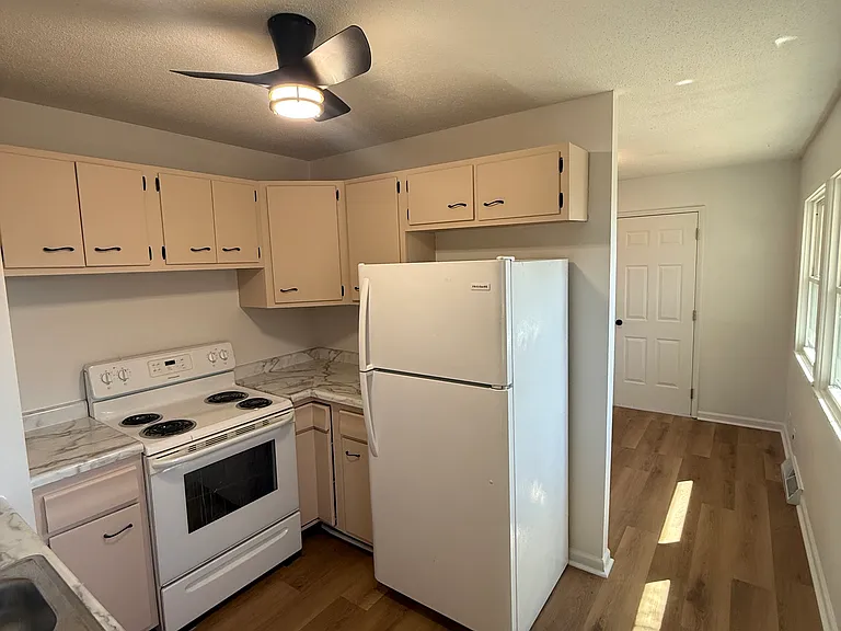 4522 N Lincoln Ave — Photo 3