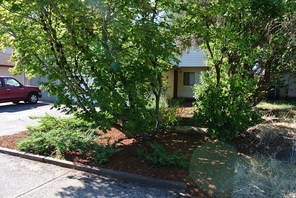 Building Photo - 206 NE Powderhorn Dr