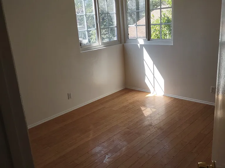 1009 N Avenue 67 — Photo 12