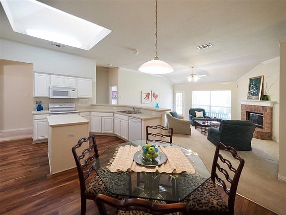 3rd image of 1713 Crestmeadow Ln