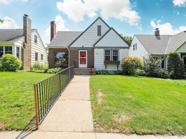 2200 Highland Pkwy, Saint Paul, MN 55116