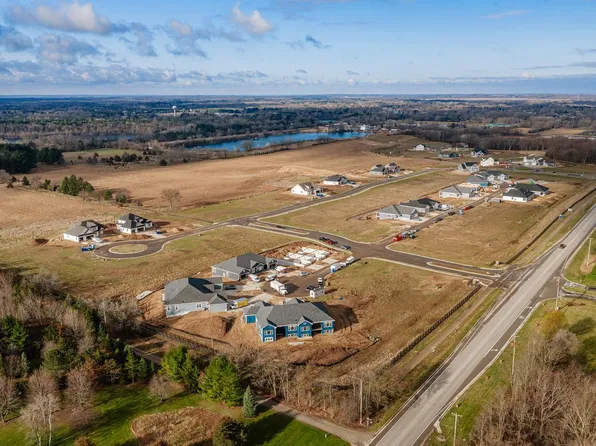401 INGLESIDE COURT #Lt44, Oconomowoc, WI 53066