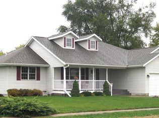 1526 6th Ave, Camanche, IA 52730