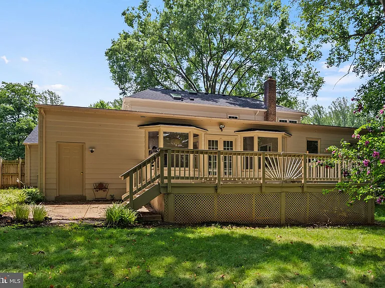 6506 Bellamine Ct — Photo 36