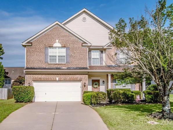 107 Golden Valley Dr, Mooresville, NC 28115
