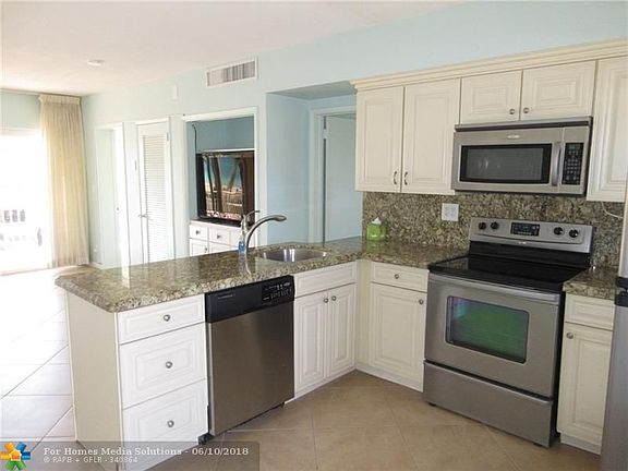 2nd image of 4300 El Mar Dr APT 22