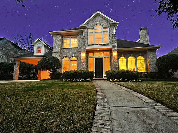 Magnificent home in prestigious neighborhood