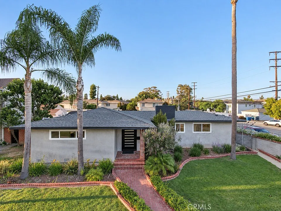 3 bed, 2295 sqft, $5,995 — Photo 2