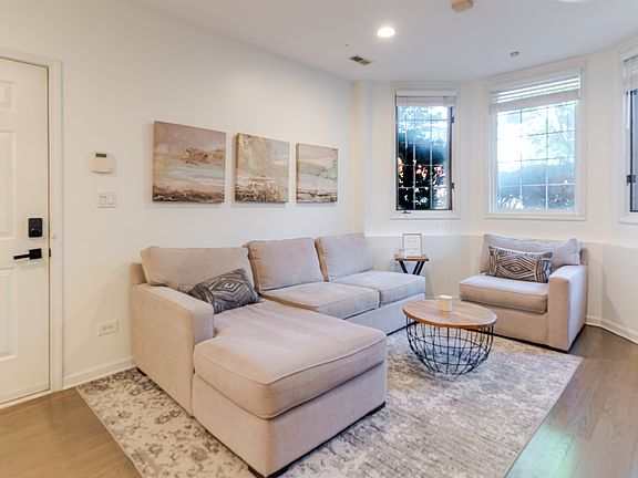 3rd image of 1352 W Hubbard St APT 1