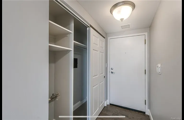 250 E Harbortown Dr — Photo 25