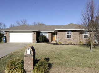 109 E Church Hill Ct, Nixa, MO 65714