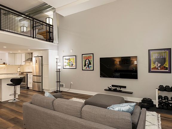 5th image of 530 Broadway E APT 115