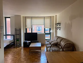 Rented by R New York