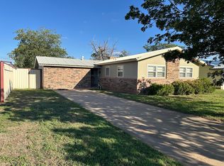 2412 Galveston St, Plainview, TX 79072