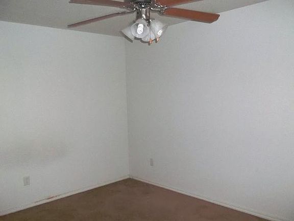 4th image of 2910-2912 Ashley Dr