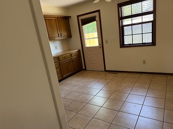 5th image of 3704 N Athenian Ct