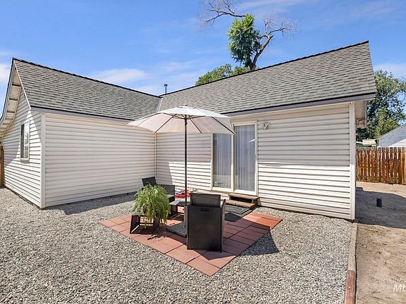 2nd image of 630 3rd Ave W