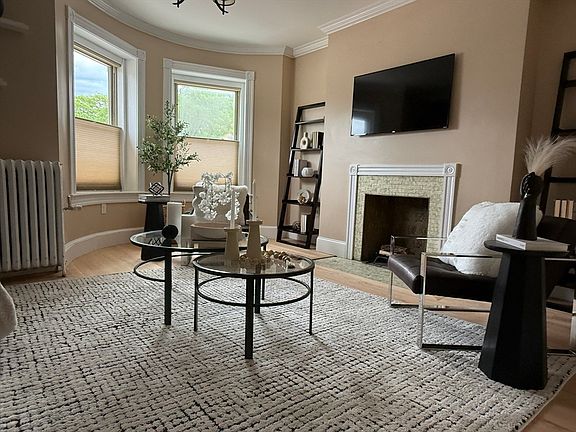 4th image of 152 Harvard St APT 2