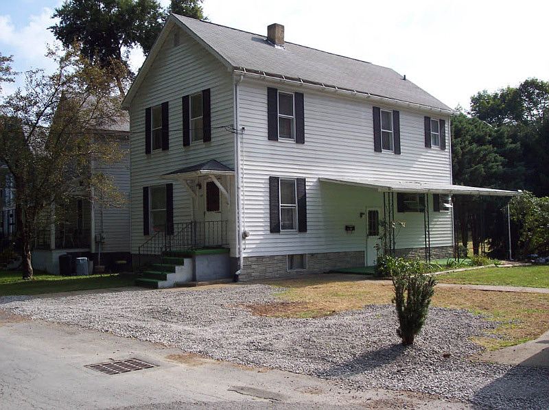 1st image of 107 Peninsula Blvd