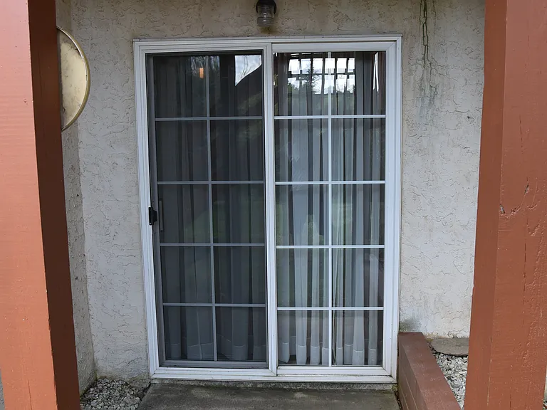 921 Bentley Ct — Photo 21