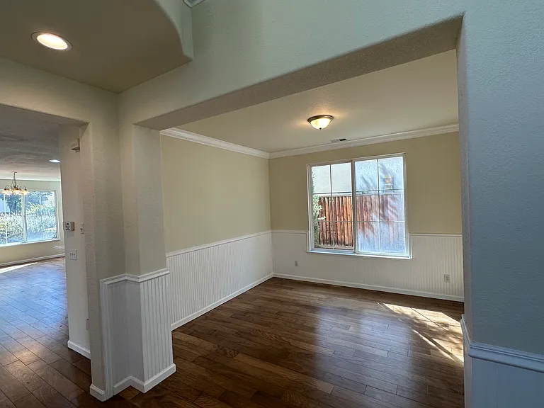 322 S Central Pkwy — Photo 7
