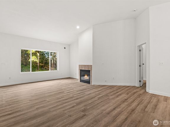 4th image of 13304 159th Avenue NW