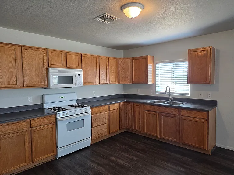 346 Rio Grande Ct — Photo 8