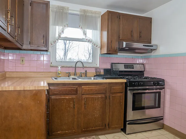 726 Hestor Dr — Photo 9