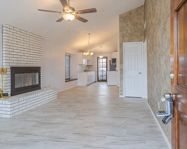 762 Stafford Ct — Photo 4