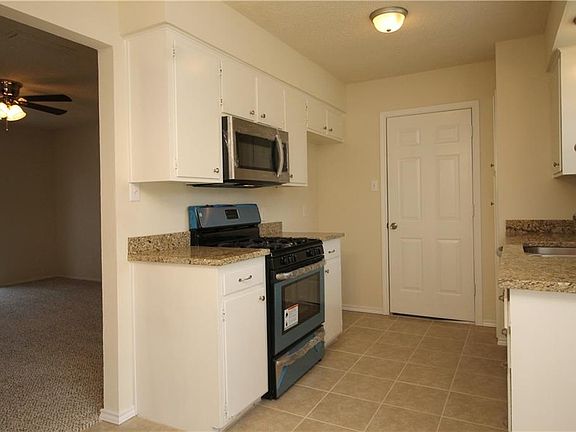 4th image of 212 Bluebird Cir