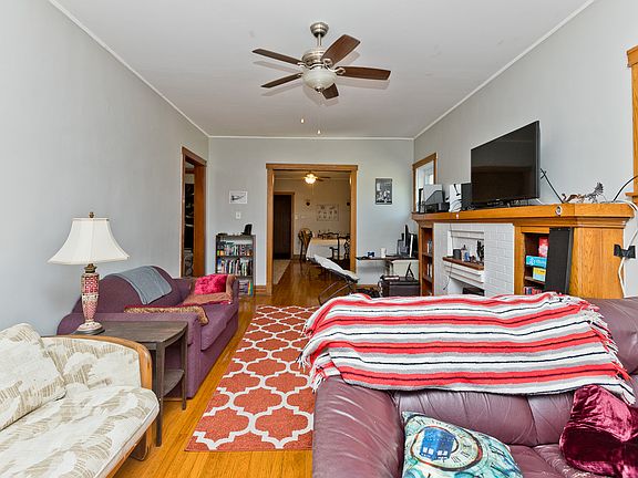 3rd image of 3907 W Barry Ave APT 2E