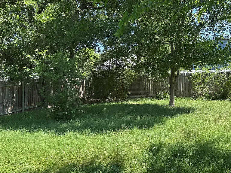 904 Aurora Cir — Photo 7